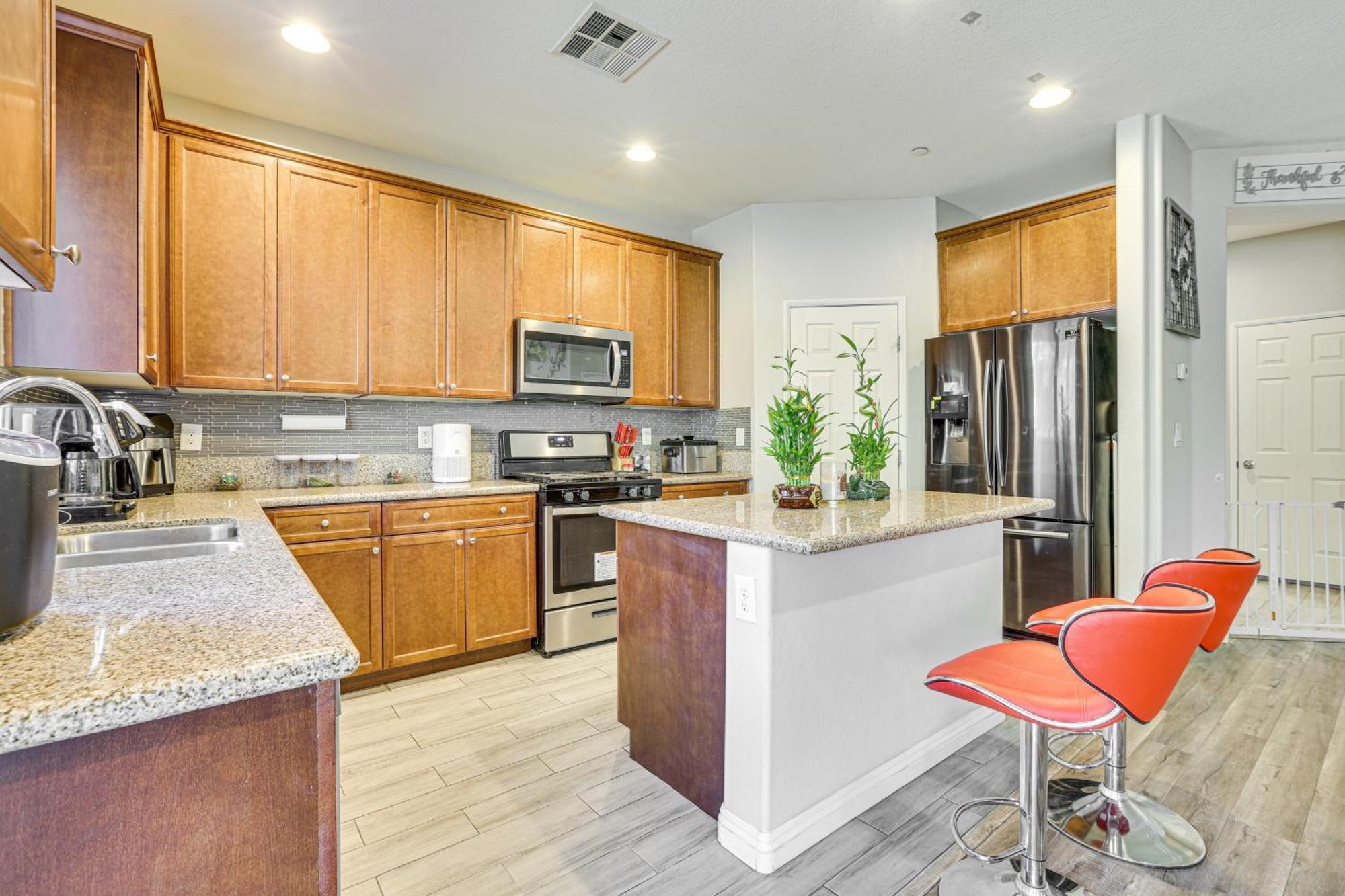 1 Mi To Aliante Casino Townhome With Fenced Yard! Ferienhaus